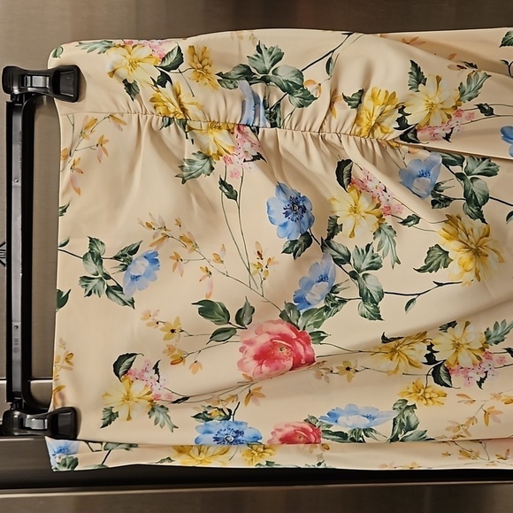 💕FAVORITE DAUGHTER💕 Ruched Skirt ~ Yellow Whispering Floral Print Small S NWT - Picture 3 of 8